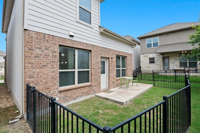 Building Photo - 2105 Town Centre Dr