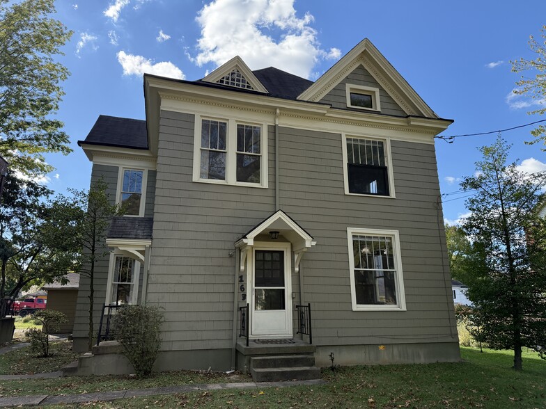 Building Photo - 165 Edgwood St