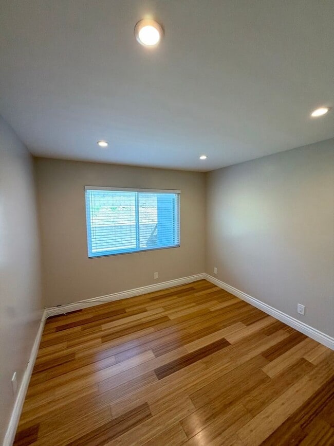 Building Photo - Beautiful 3 Bedroom Home in Avocado Heights
