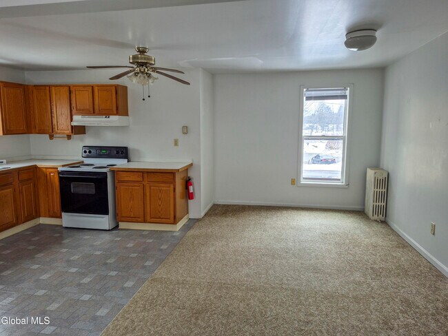 Building Photo - 524 Maple Ave