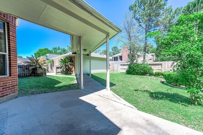 Building Photo - 7902 Feather Springs Dr