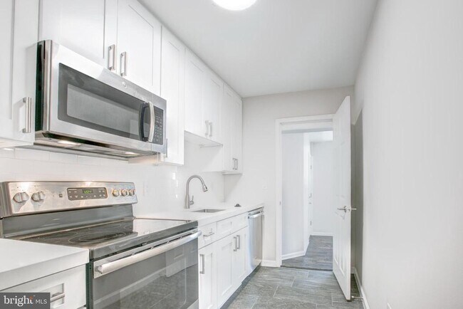 Primary Photo - 257 Newcomb St SE