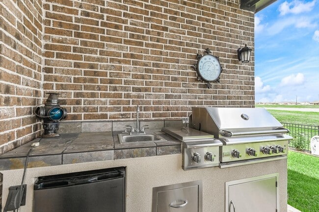 Building Photo - 6110 Meadow Bluff Ct