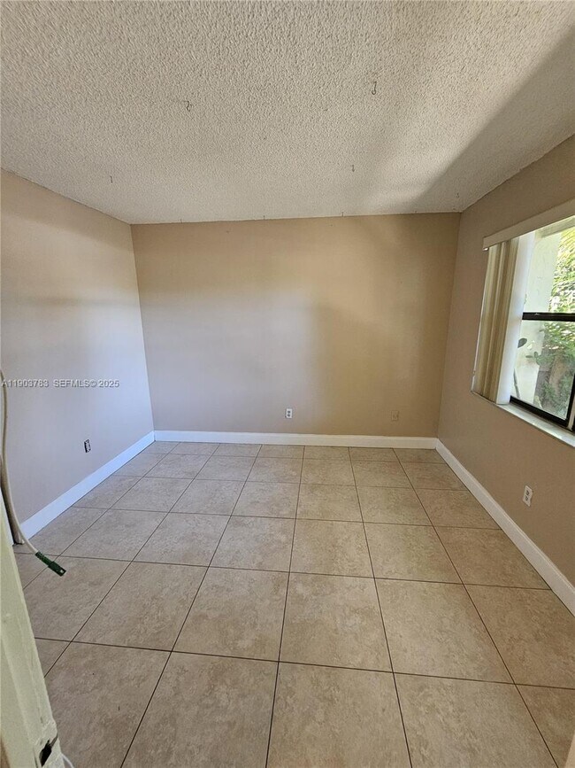 Building Photo - 1630 Sandpiper Blvd