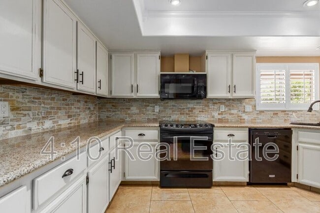 Building Photo - 26002 S La Cite Dr