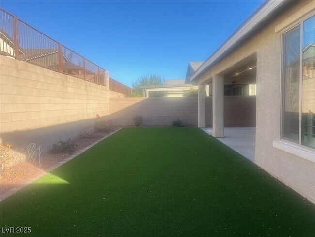 Building Photo - 2110 Millergrove Ave