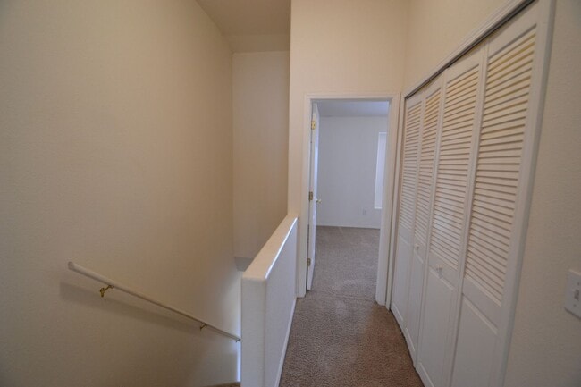 Building Photo - Corner 3 bed, 2.5 Bath Townhome in Distric...