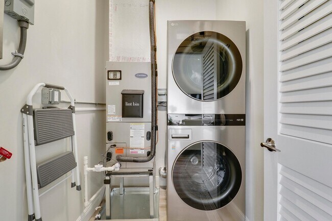 Building Photo - 10735 Lantana Rd