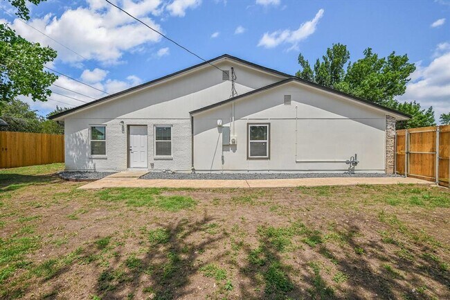 Building Photo - 1606 Normeadows Cir