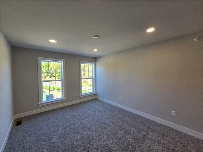 Building Photo - 903 Vaughn Ln