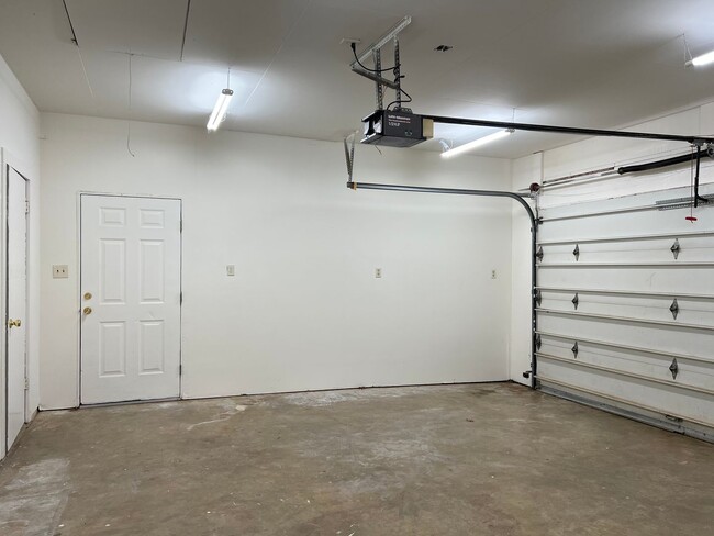 Building Photo - 6521 Corsica Dr