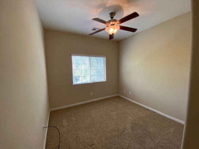 Building Photo - Henderson 3 Bedroom Single Family Home!