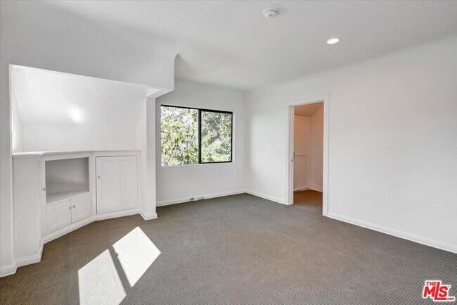 Building Photo - 7450 Palo Vista Dr