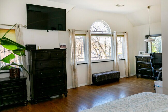 Building Photo - 9535 Osceola Ave