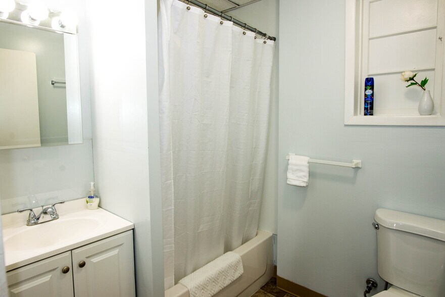 Building Photo - 42 Everett St