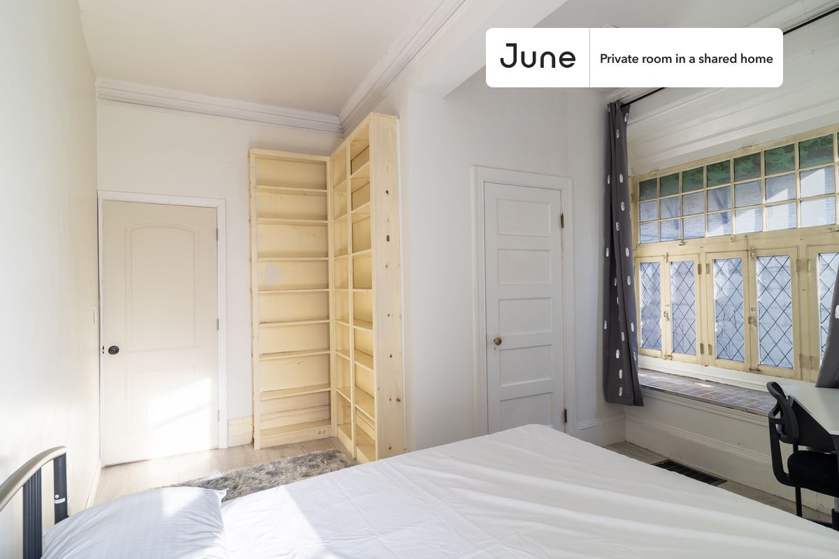 Building Photo - Room in Shared 4 bed/1.5 bath home