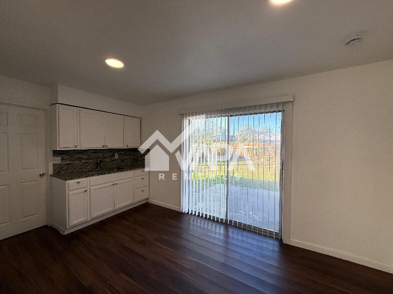 Building Photo - 5331 Bakersfield St