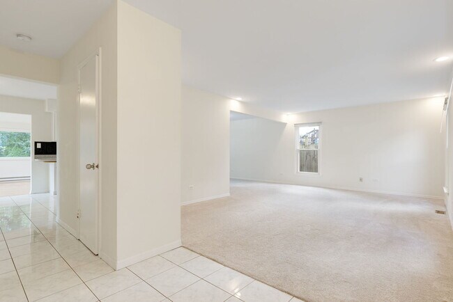 Building Photo - 421 Collen Dr