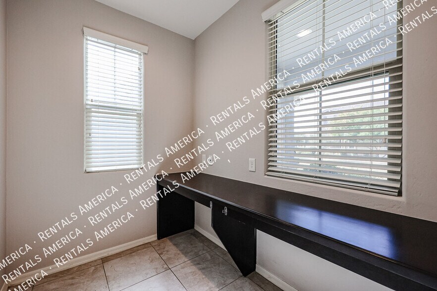 Building Photo - 2264 S Wallrade Ln