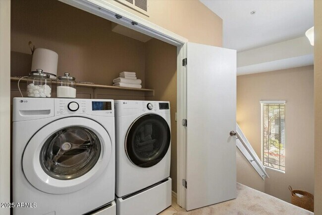 Building Photo - 3250 W Greenway Rd