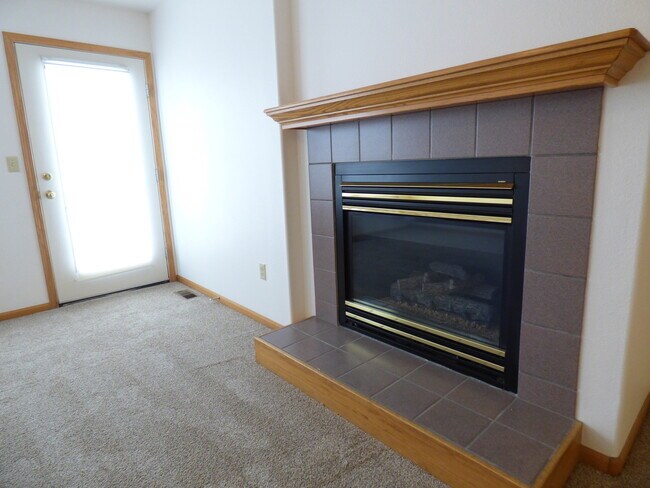 Building Photo - 2 Bedroom Townhome in Northwest Loveland