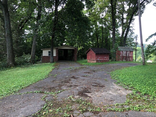 Building Photo - 3 bedroom 1 bath in Elizabethton