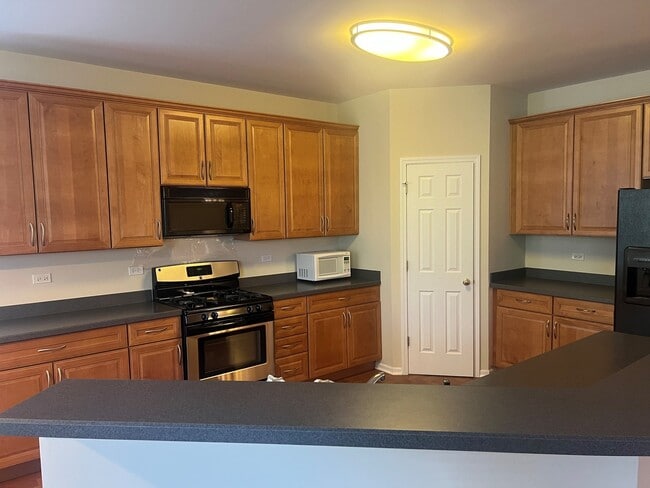 Building Photo - 1861 Crenshaw Cir