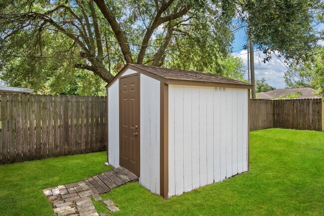 Building Photo - 16822 David Glen Dr