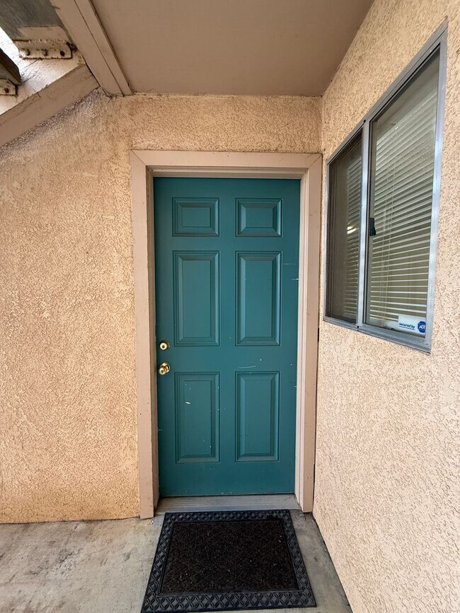 Building Photo - Downstairs Corner Condo in the Gated Commu...