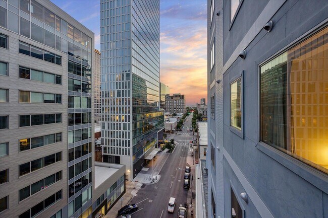 Building Photo - 800 Brazos St