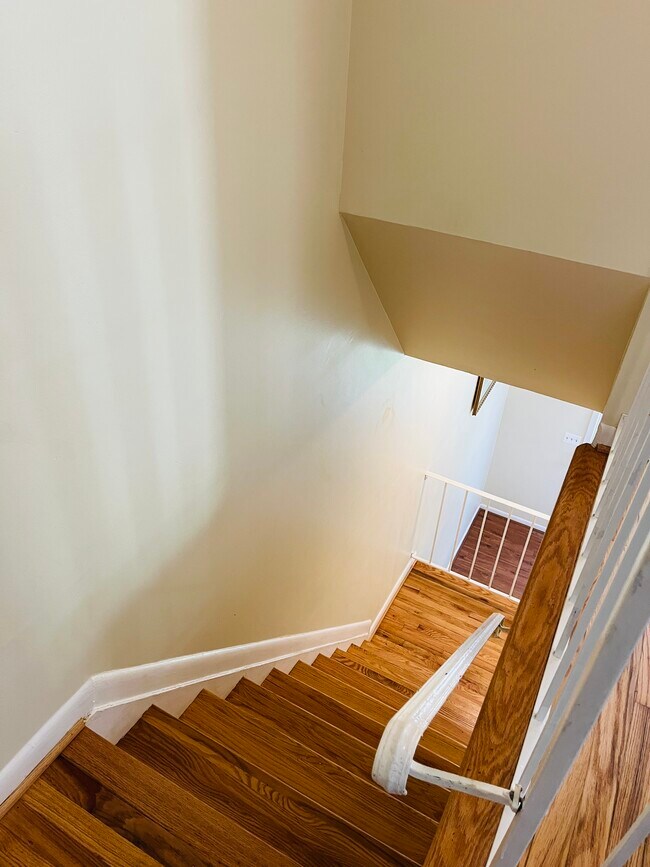 Building Photo - 2 Wimbledon Ln