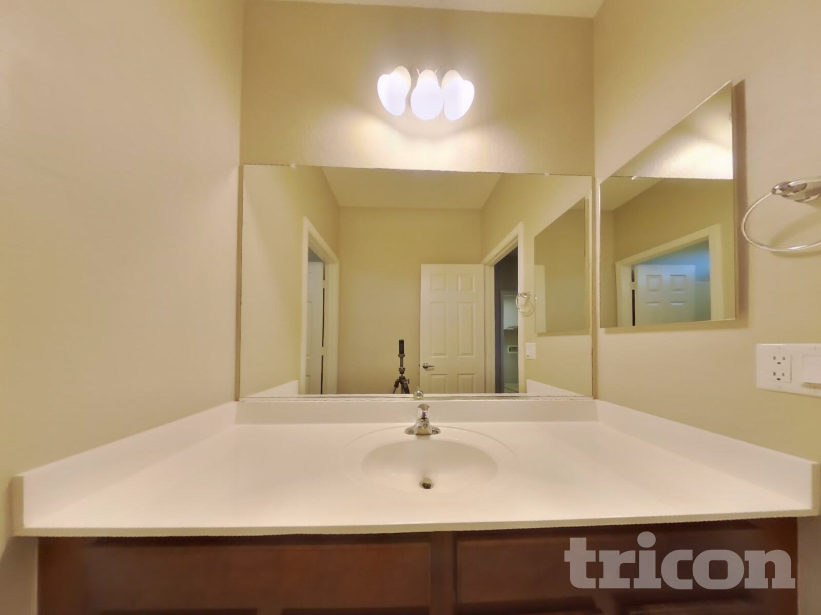 Building Photo - 14875 N 177th Ave