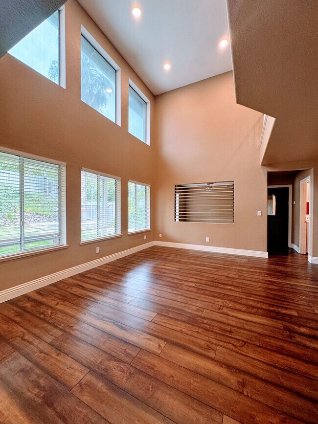 Building Photo - Spacious4bd home with Loft - Beautiful Folsom Neighborhood