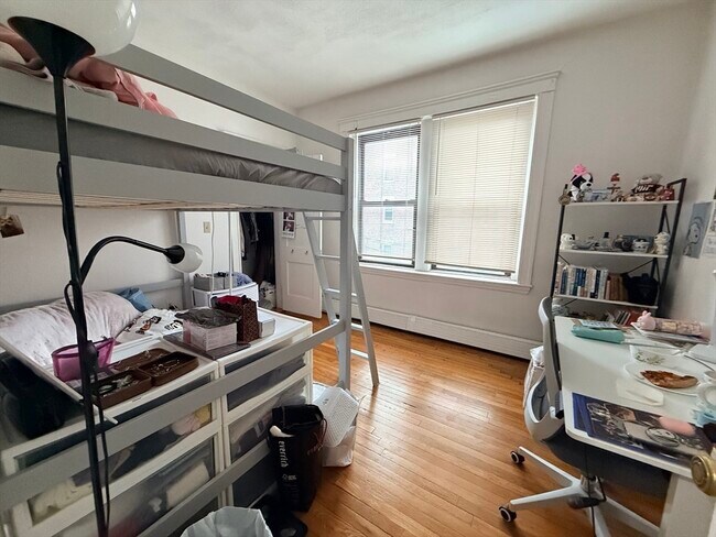 Building Photo - 451 Park Dr