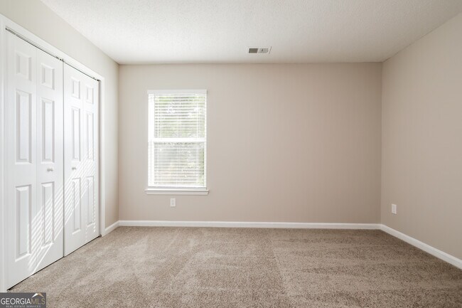 Building Photo - 465 Pinevale Ct