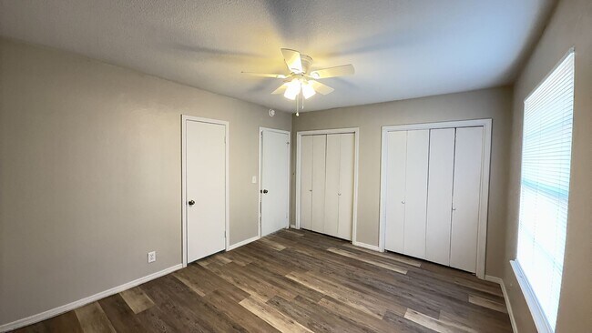 Building Photo - Cozy up this New Year in your new 2 bed/1bath home!