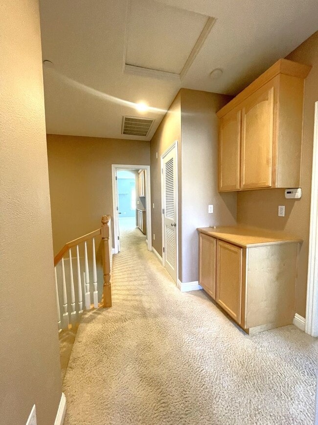 Building Photo - Stunning 3 Bedroom 2.5 Bath Town Home in p...