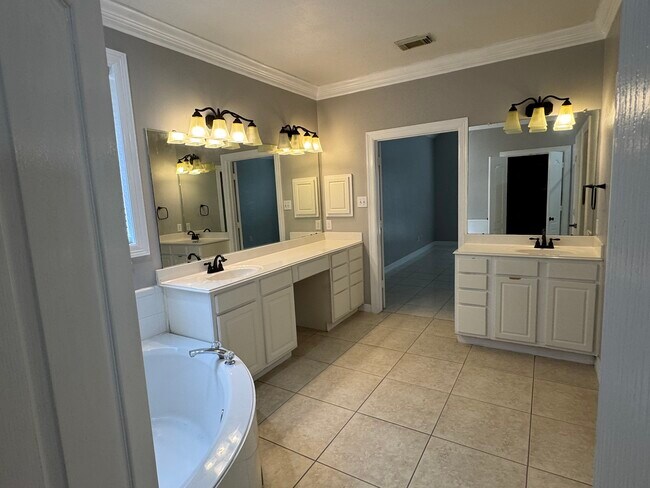 Building Photo - 15314 Carsen Bend Dr