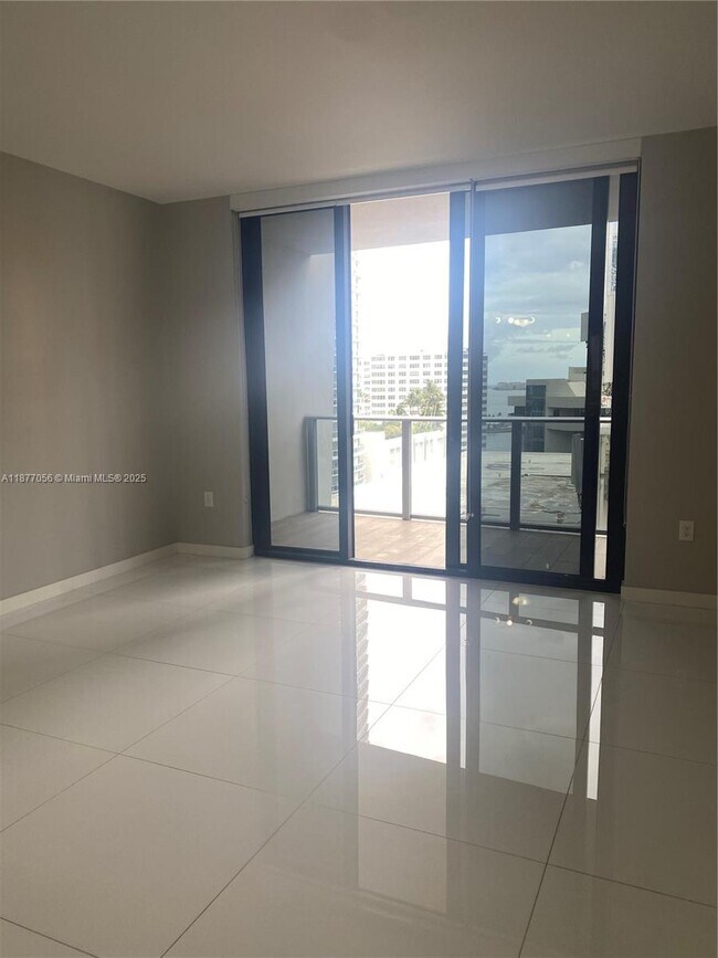 Building Photo - 1010 Brickell Ave