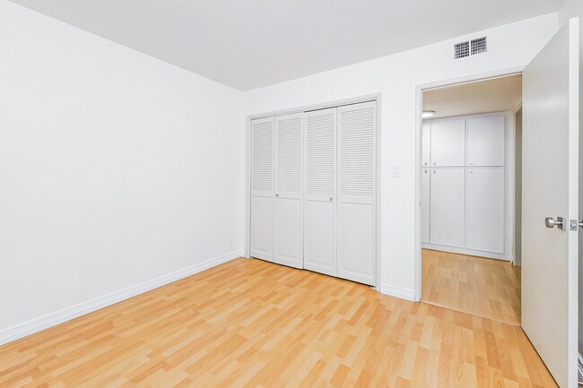 Building Photo - 4807 Woodley Ave