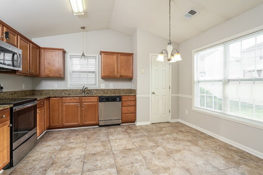 Building Photo - 4031 Village Park Ct