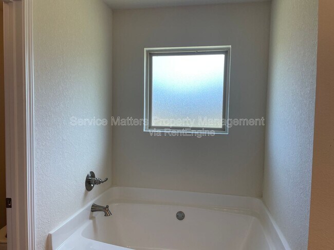 Building Photo - 5184 Peach Dr