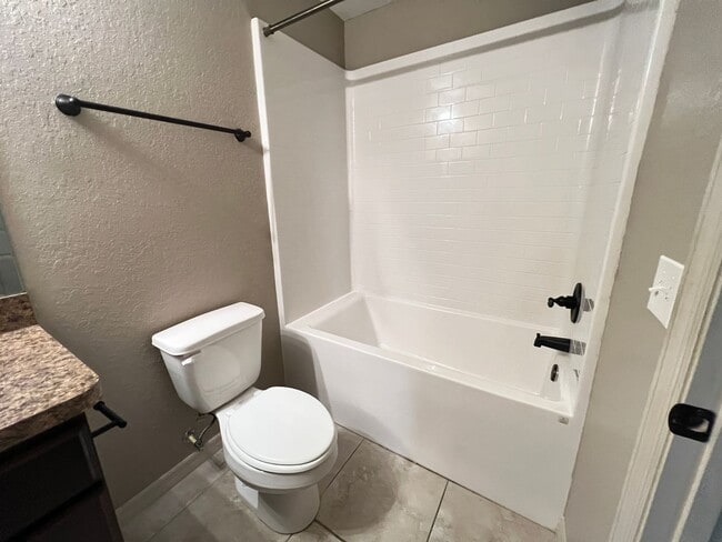 Building Photo - INCREDIBLE 3 Bedroom, 2 Bathroom Home in Ocala!!