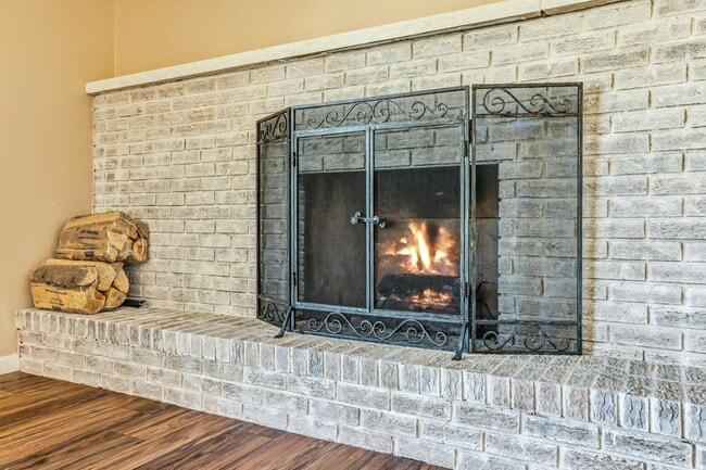 Building Photo - $400 Off Monthly | 4 Bed 2.5 Bath Home w/ Walkout Basement