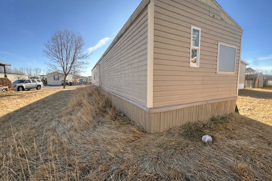 Building Photo - 36 Cavalier St N