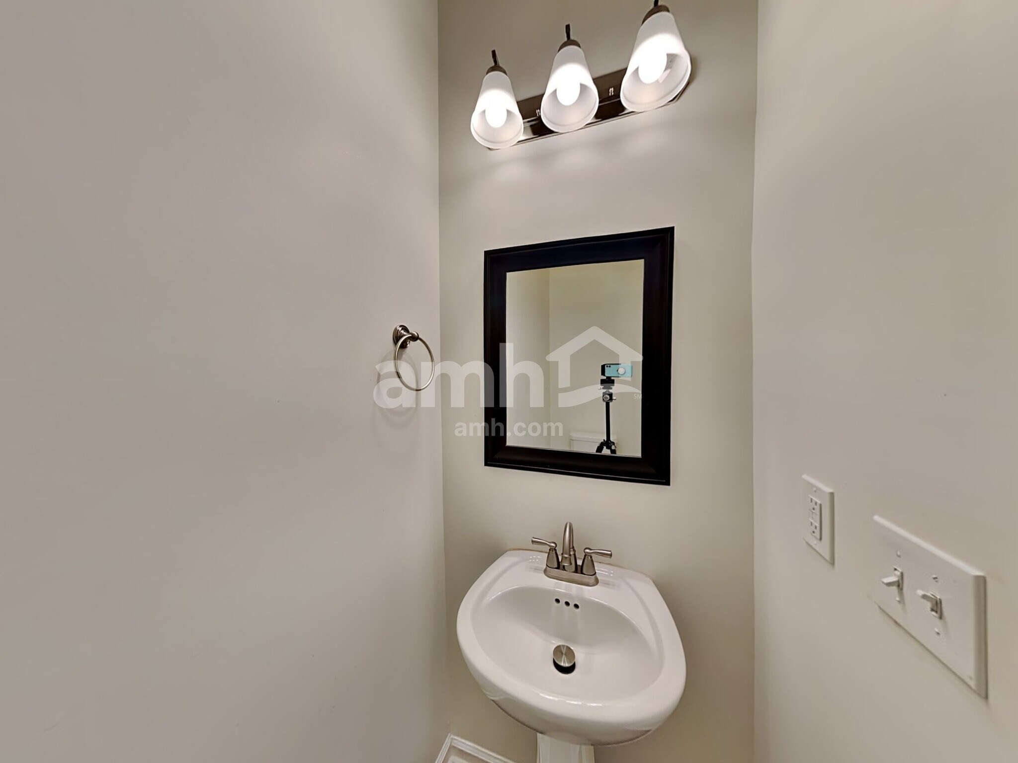 Building Photo - 631 Sunflower Dr