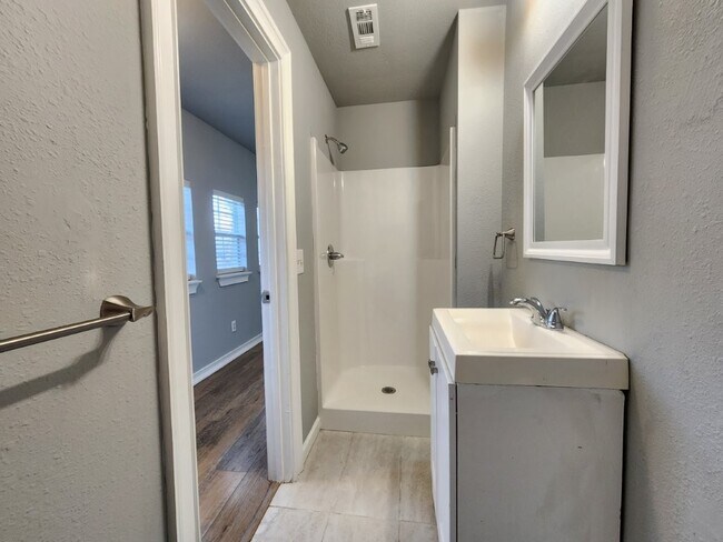 Building Photo - 7642 SW Regional Airport Blvd