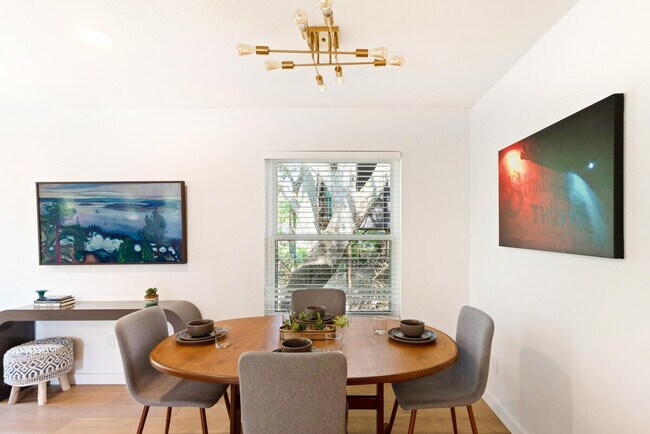 Building Photo - 2906 Westhill Dr