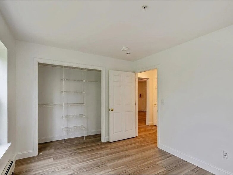 Building Photo - 301 Hildred Dr