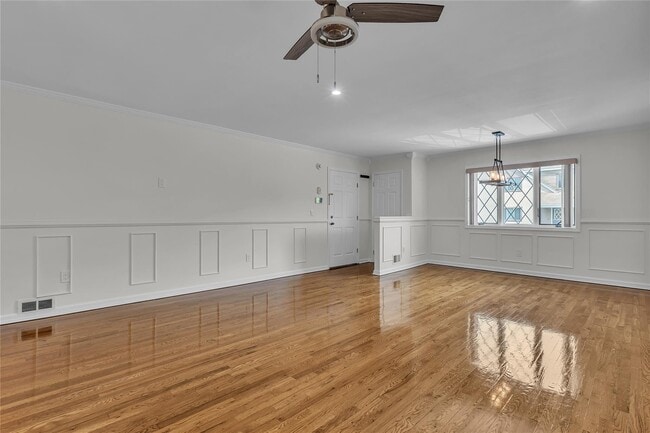 Building Photo - 116 Pelhamdale Ave